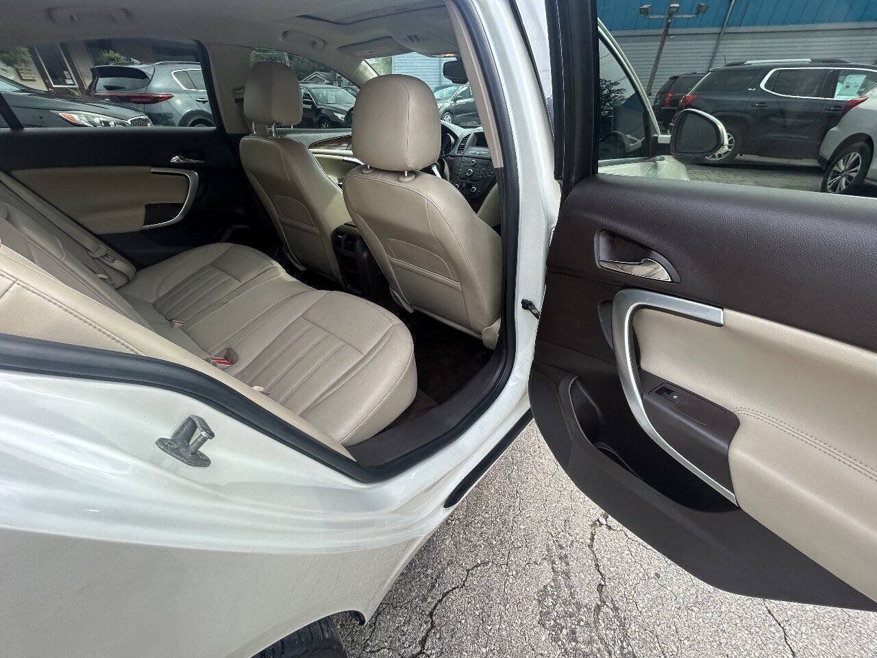 Used 2012 Buick Regal Leather FWD image 8