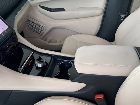 Used 2025 Jeep Grand Cherokee Limited image 32