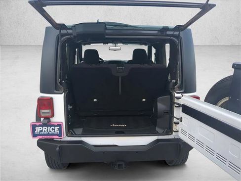 Used 2014 Jeep Wrangler Rubicon w/ Power Convenience Group AWD/4WD image 6