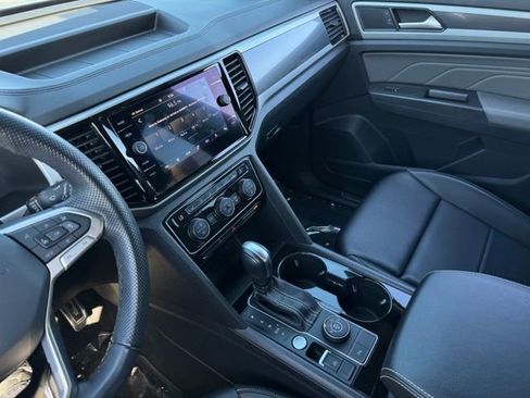 Used 2022 Volkswagen Atlas Cross Sport SEL R-Line AWD/4WD image 16