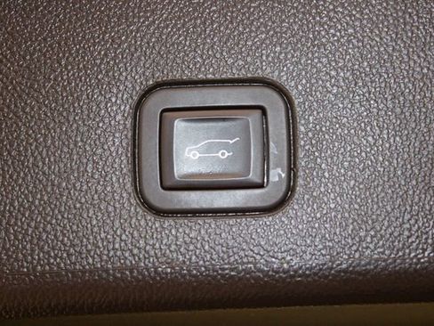 Used 2015 Cadillac SRX Luxury w/ Driver Awareness Package image 15