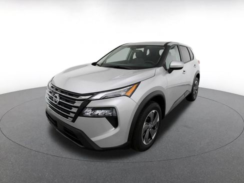 Used 2025 Nissan Rogue SV FWD image 3