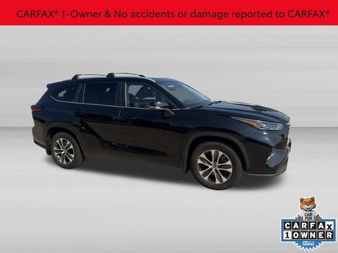 Used 2023 Toyota Highlander XLE AWD/4WD image 3