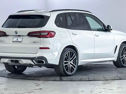 Used 2022 BMW X5 xDrive40i w/ M Sport Package image 2