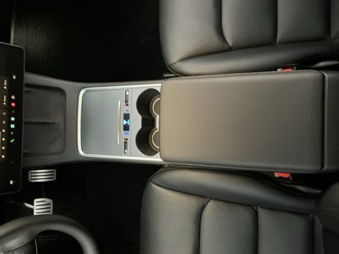 Used 2022 Tesla Model Y Performance image 11