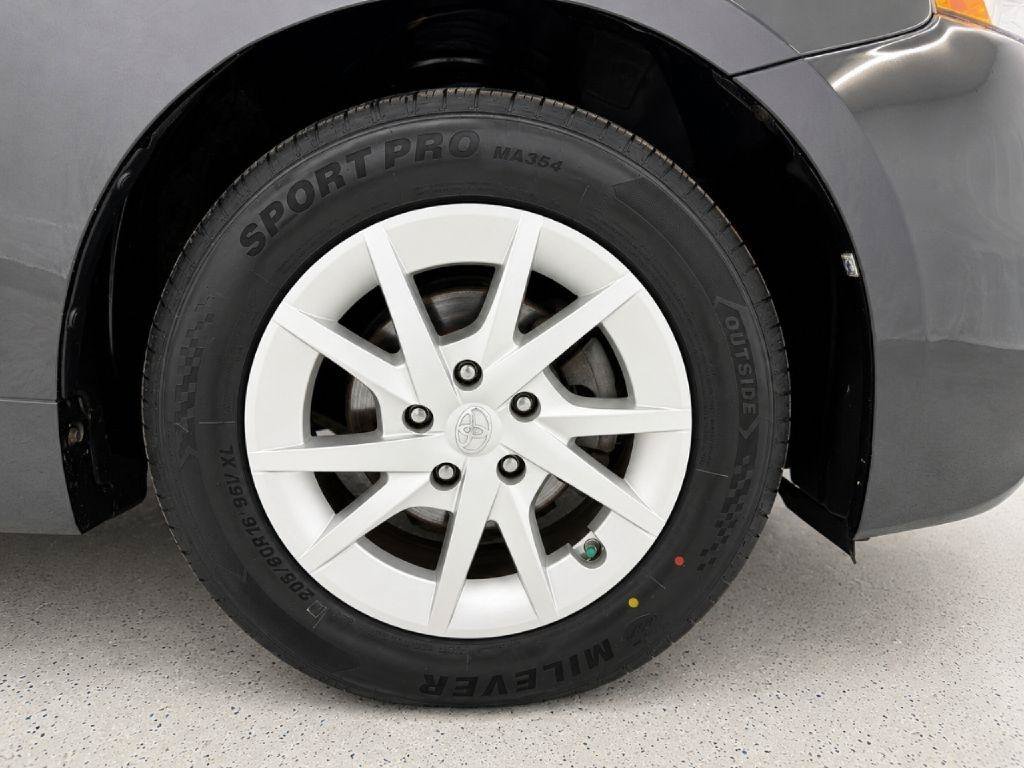 Used 2012 Toyota Prius V Three FWD image 28