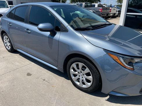 Used 2021 Toyota Corolla LE FWD image 4