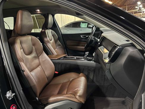 Used 2019 Volvo XC60 T5 Momentum w/ Protection Package Premier AWD/4WD image 12