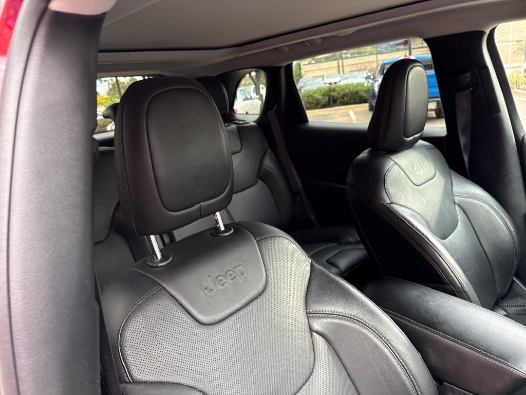 Used 2021 Jeep Cherokee Limited AWD/4WD image 32