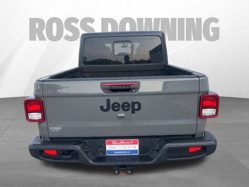 Used 2023 Jeep Gladiator Sport image 5
