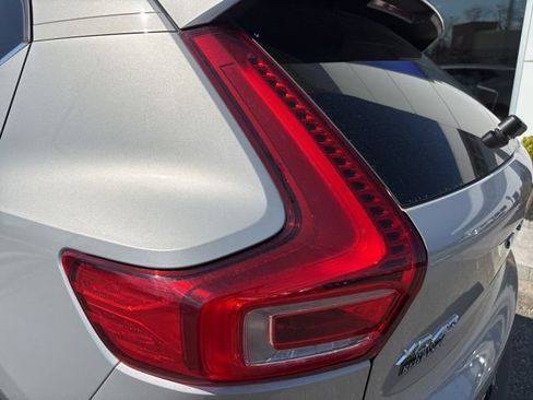 Used 2025 Volvo XC40 B5 Plus AWD/4WD image 11