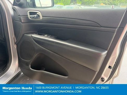 Used 2019 Jeep Grand Cherokee Laredo w/ Laredo X Package AWD/4WD image 34