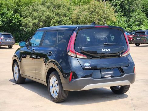 Certified 2025 Kia Soul LX w/ LX Technology Package FWD image 5