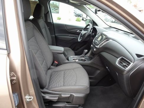 Used 2019 Chevrolet Equinox LT w/ Driver Convenience Package image 16
