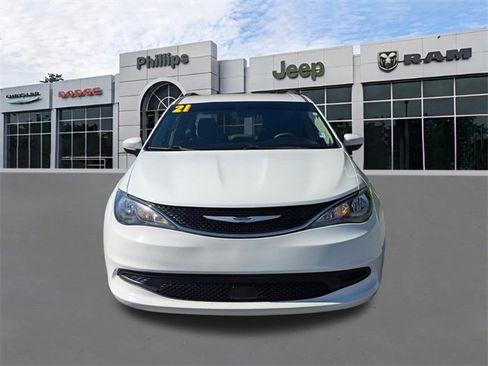 Used 2021 Chrysler Voyager Lxi image 8