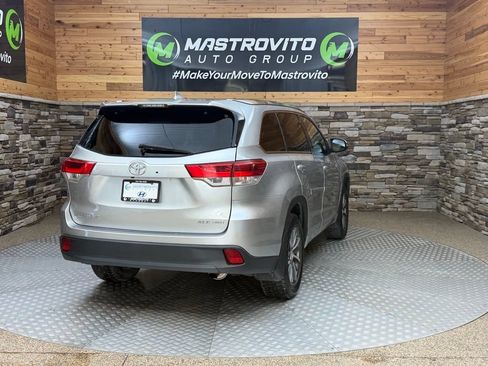 Used 2018 Toyota Highlander XLE AWD/4WD image 26