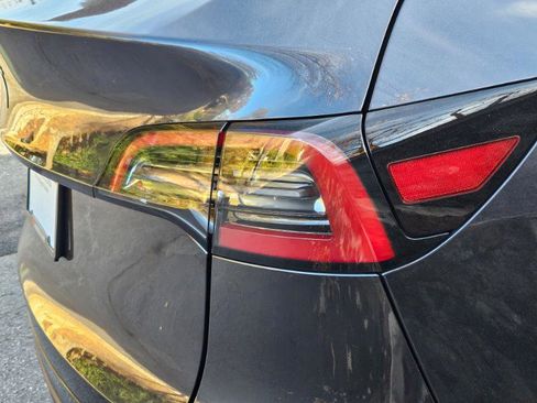 Used 2024 Tesla Model Y Long Range image 22