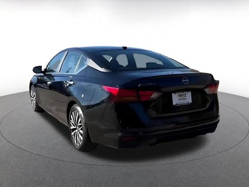 Used 2025 Nissan Altima 2.5 SV image 10