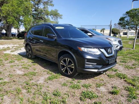 Used 2019 Nissan Rogue SV w/ Premium Package image 1