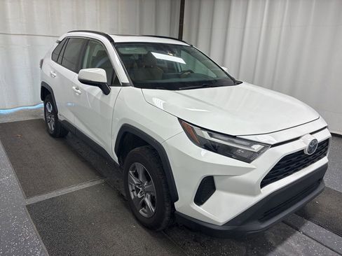 Used 2022 Toyota RAV4 XLE image 3