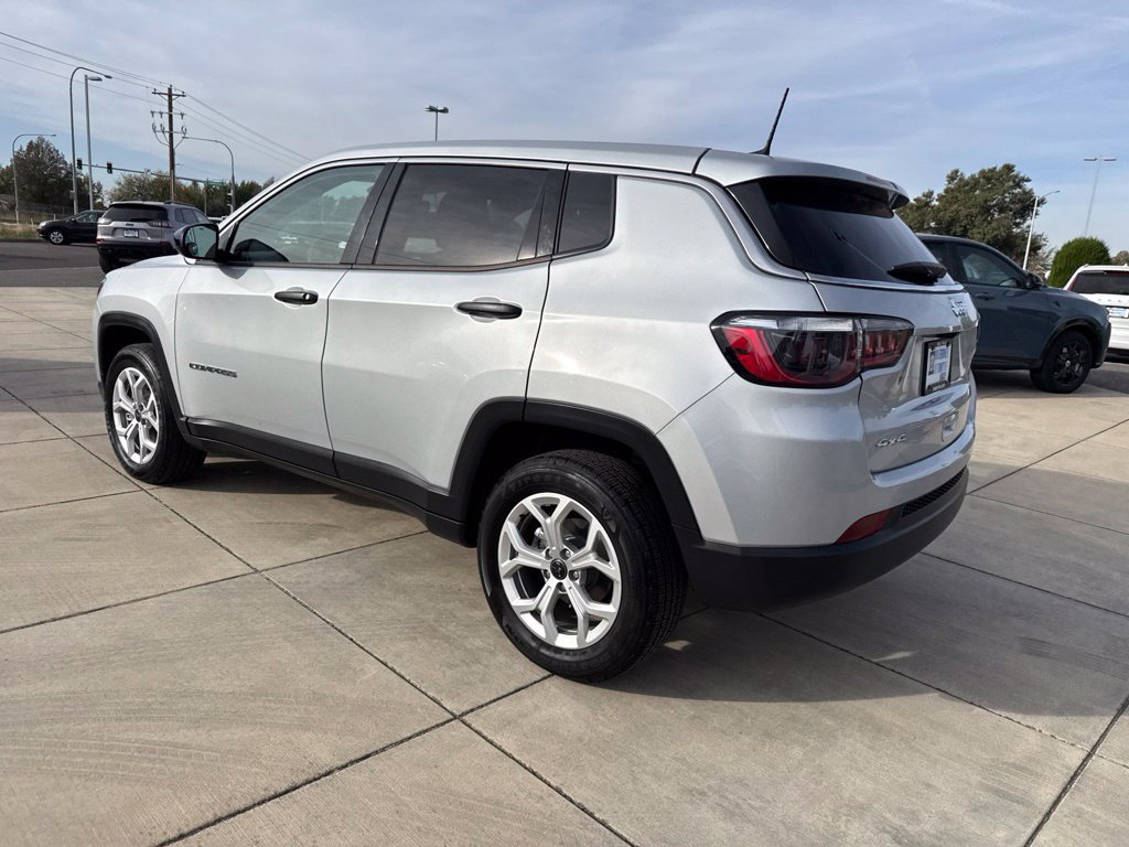 Used 2025 Jeep Compass Sport AWD/4WD image 10
