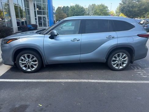 Used 2022 Toyota Highlander Limited AWD/4WD image 5