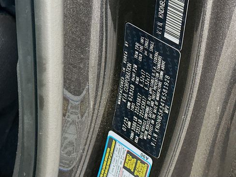 Used 2026 Kia Carnival FWD image 12