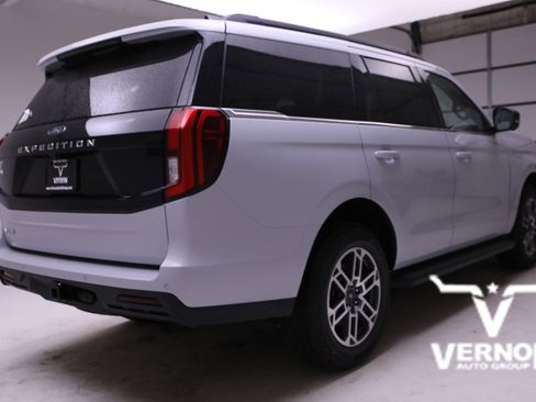 New 2026 Ford Expedition Active image 5