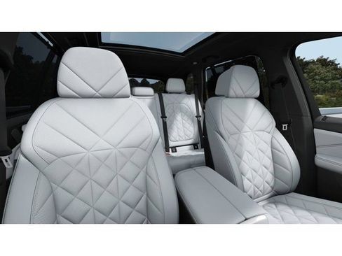 New 2026 BMW X5 xDrive50e w/ Executive Package AWD/4WD image 11