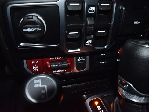 Used 2024 Jeep Wrangler Unlimited Sport AWD/4WD image 17
