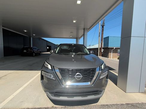 Used 2023 Nissan Rogue SV FWD image 2