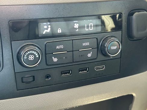 Used 2017 GMC Yukon SLT w/ Premium Edition image 25