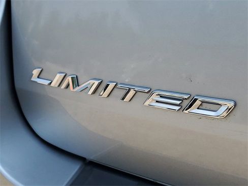 Used 2023 Ford Explorer Limited image 7