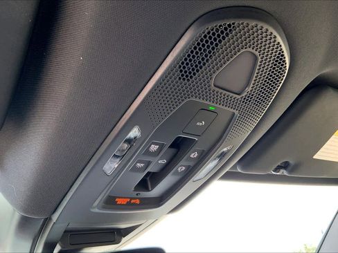 Used 2025 Porsche Cayenne image 32