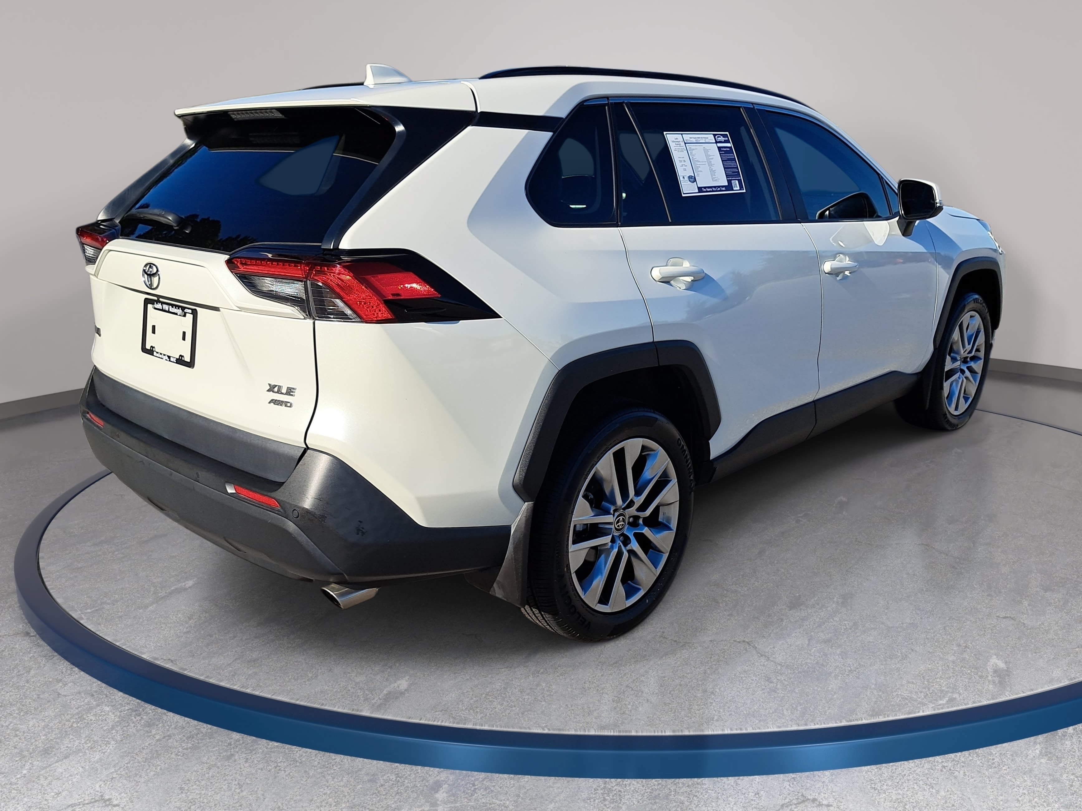 Used 2022 Toyota RAV4 XLE Premium AWD/4WD image 5