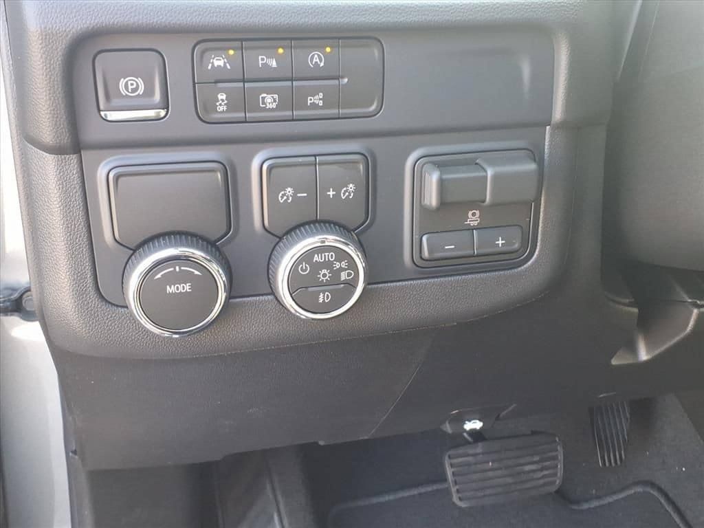 New 2026 Chevrolet Suburban LT w/ Comfort Package RWD image 15