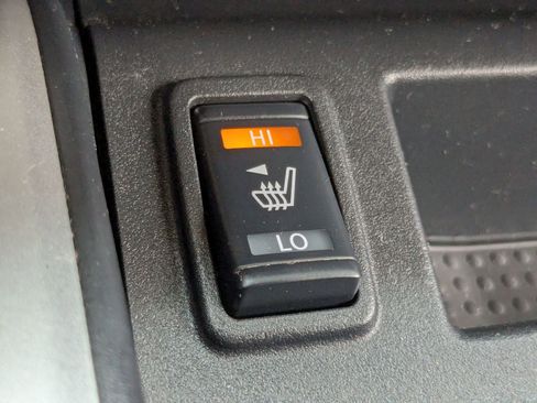 Used 2021 Nissan Titan SV w/ SV Convenience Package image 24