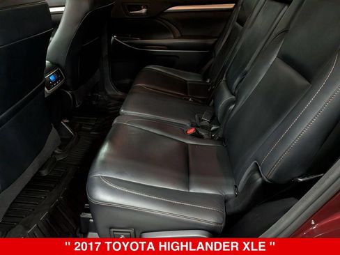 Used 2017 Toyota Highlander XLE AWD/4WD image 31