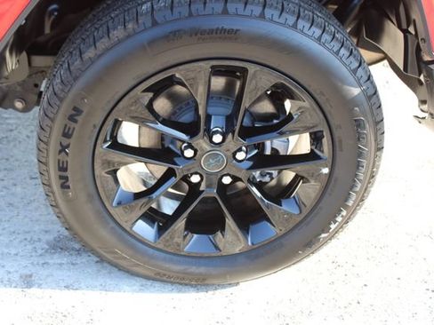 Used 2024 Jeep Wrangler Unlimited Sahara AWD/4WD image 9