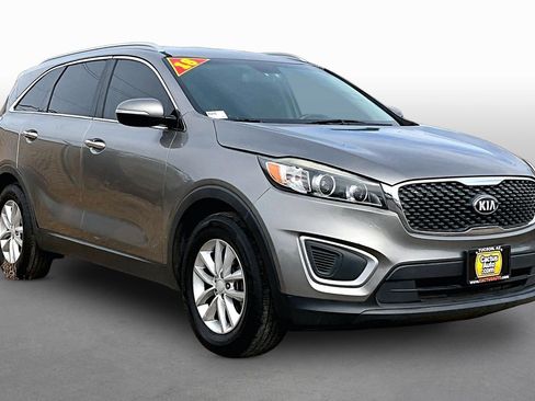 Used 2018 Kia Sorento FWD image 10