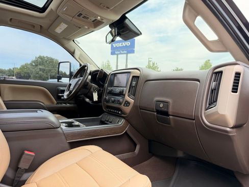 Used 2019 GMC Sierra 2500 Denali w/ Duramax Plus Package AWD/4WD image 30
