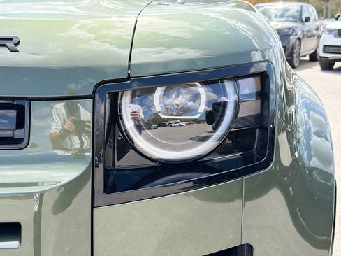 New 2026 Land Rover Defender 110 X-Dynamic SE image 9