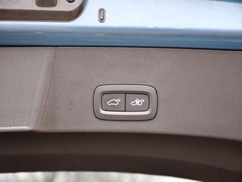 Certified 2025 Volvo XC40 B5 Core image 26