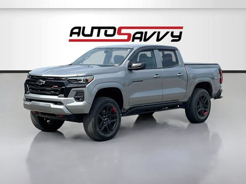 Used 2023 Chevrolet Colorado Z71 w/ Z71 Convenience Package 2 AWD/4WD image 3