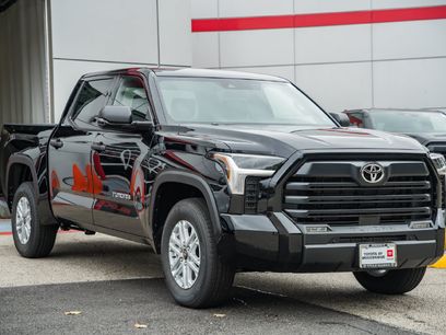 New 2026 Toyota Tundra SR5 w/ SR5 Convenience Package