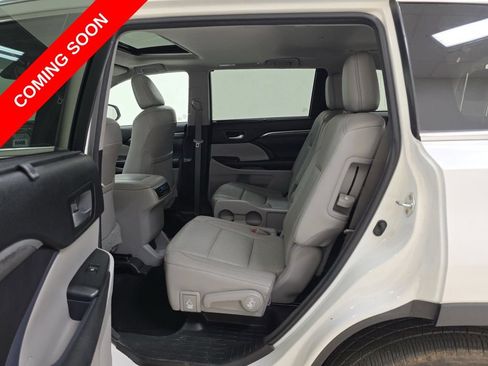 Used 2017 Toyota Highlander Limited w/ Carpet Mat Package AWD/4WD image 6