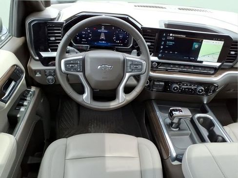 Used 2026 Chevrolet Silverado 1500 LT Trail Boss w/ Convenience Package II AWD/4WD image 18