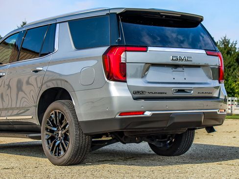 Used 2025 GMC Yukon Elevation w/ LPO, Yukon Black Package AWD/4WD image 16