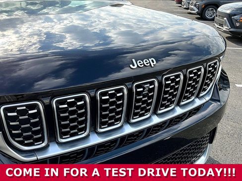 Used 2022 Jeep Grand Cherokee Summit w/ Luxury Tech Group V AWD/4WD image 33