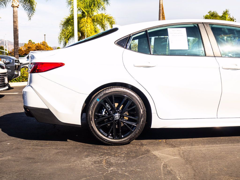 Used 2026 Toyota Camry SE FWD image 5